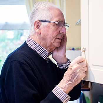 senior with brain fog
