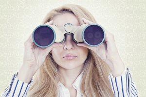 woman-binoculars